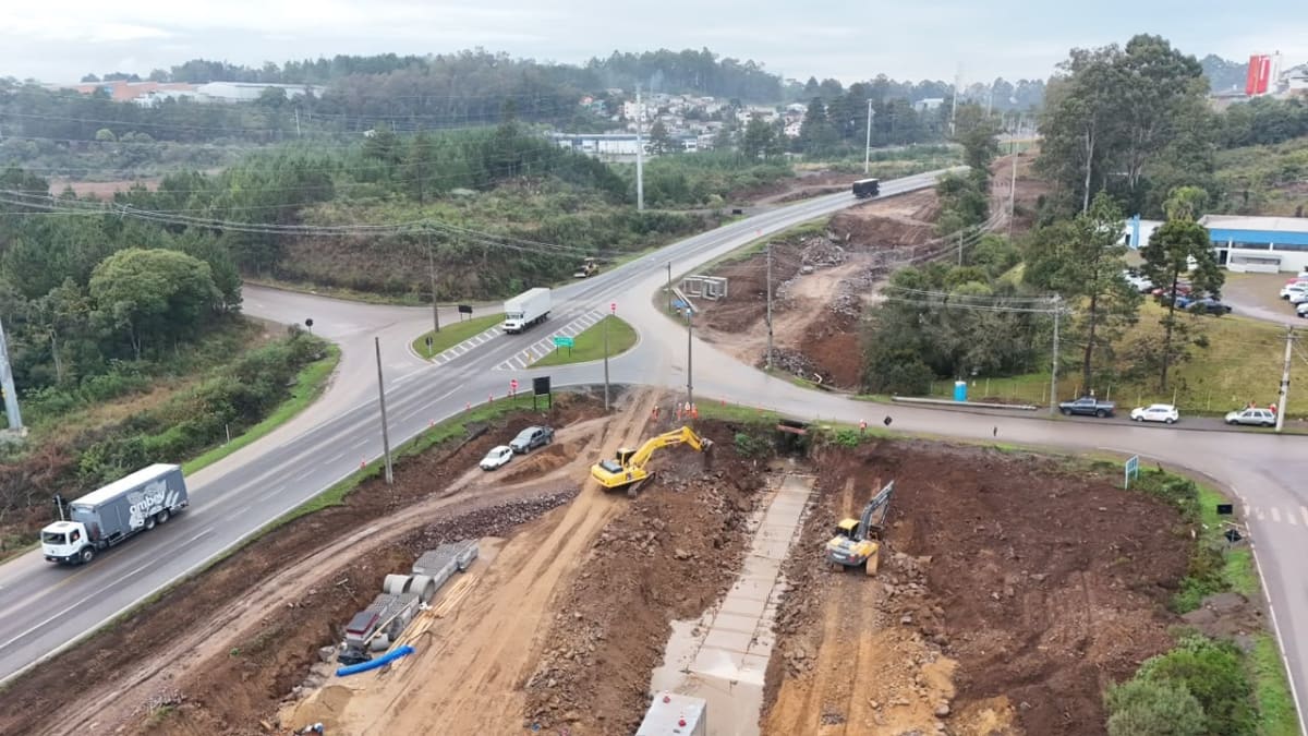 Obras no Contorno Norte em Caxias do Sul provocam desvio temporário na Rua Delmar Machado dos Santos