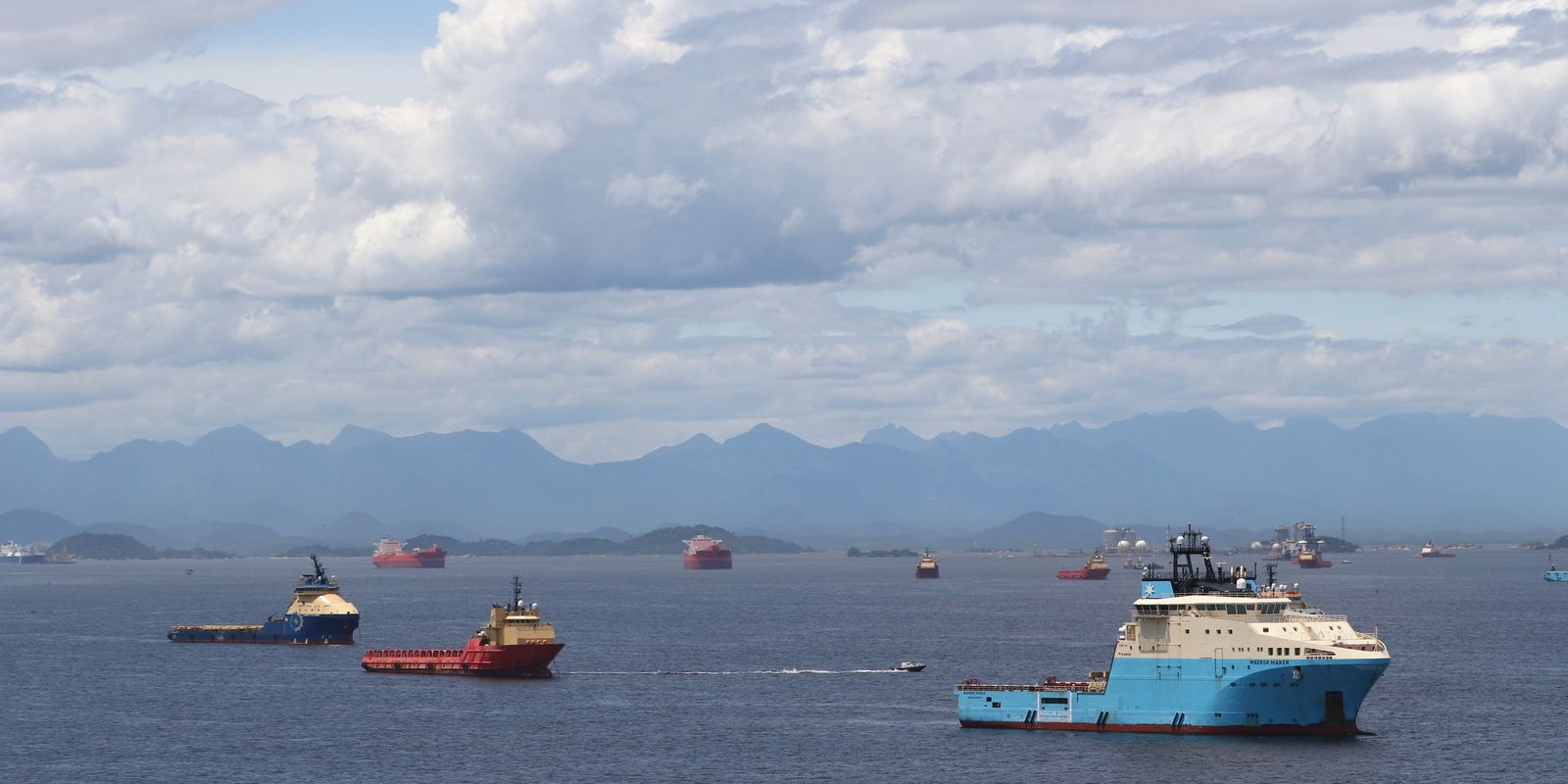 Empresas de reparo naval denunciadas por despejo na Baía de Guanabara