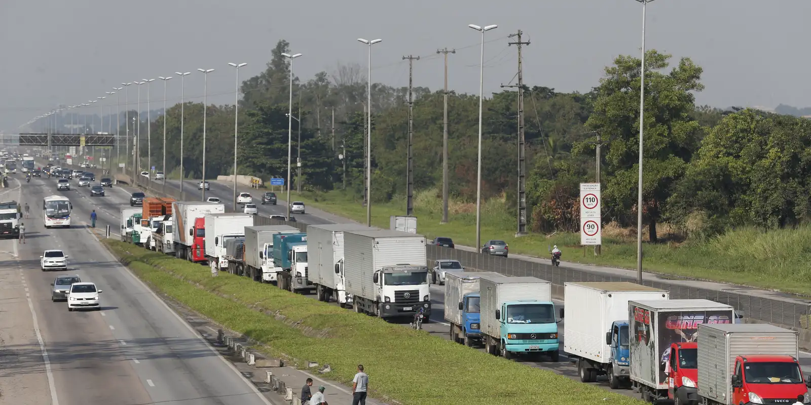 Nova lei garante piso mínimo do frete para motoristas