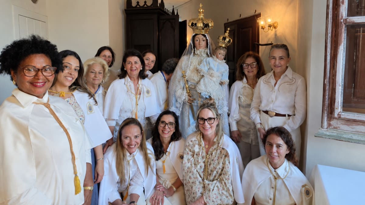Cerimônia da troca das vestes de Nossa Senhora da Glória do Outeiro marca início das festividades no Rio