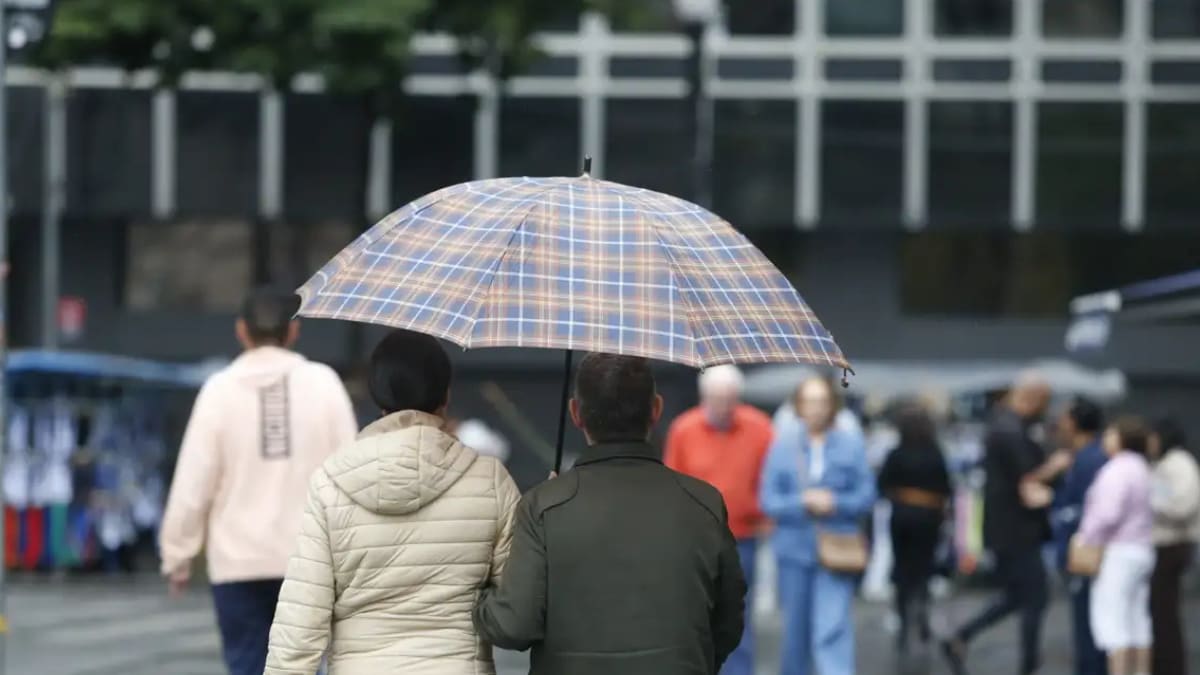 Frente fria provoca chuva e risco de temporais com ventos fortes em Curitiba nesta sexta - feira