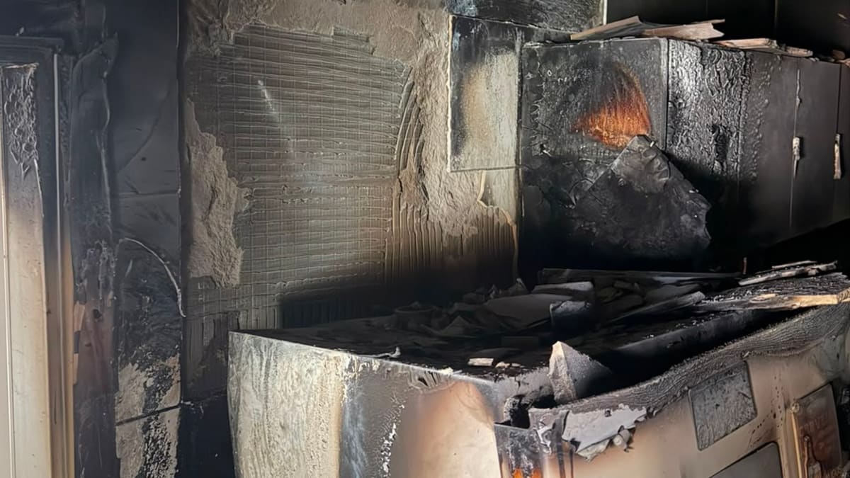 Vítima é resgatada após incêndio em prédio no Itacorubi, Florianópolis