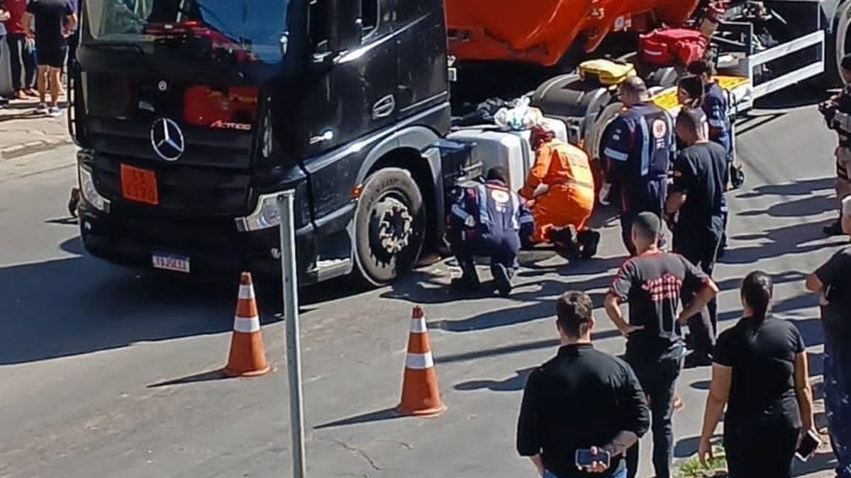 Homem fica preso sob carreta e é resgatado em estado grave em Minas Gerais