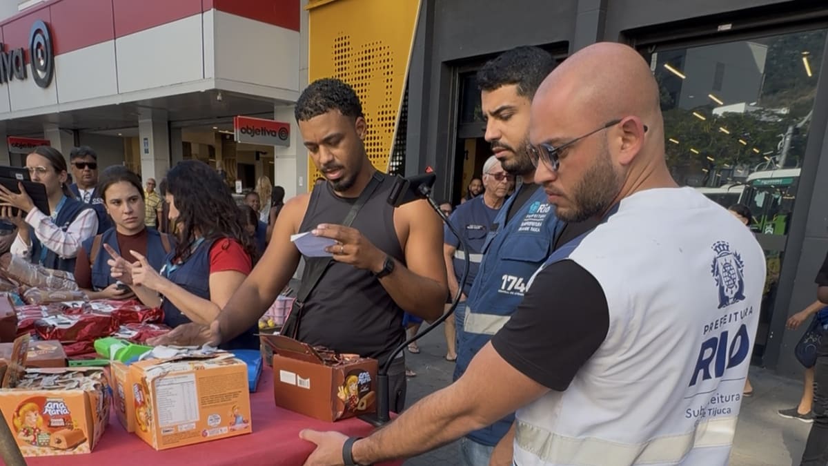 Banca irregular na Tijuca tem mais de 200 kg de alimentos apreendidos por condições inadequadas