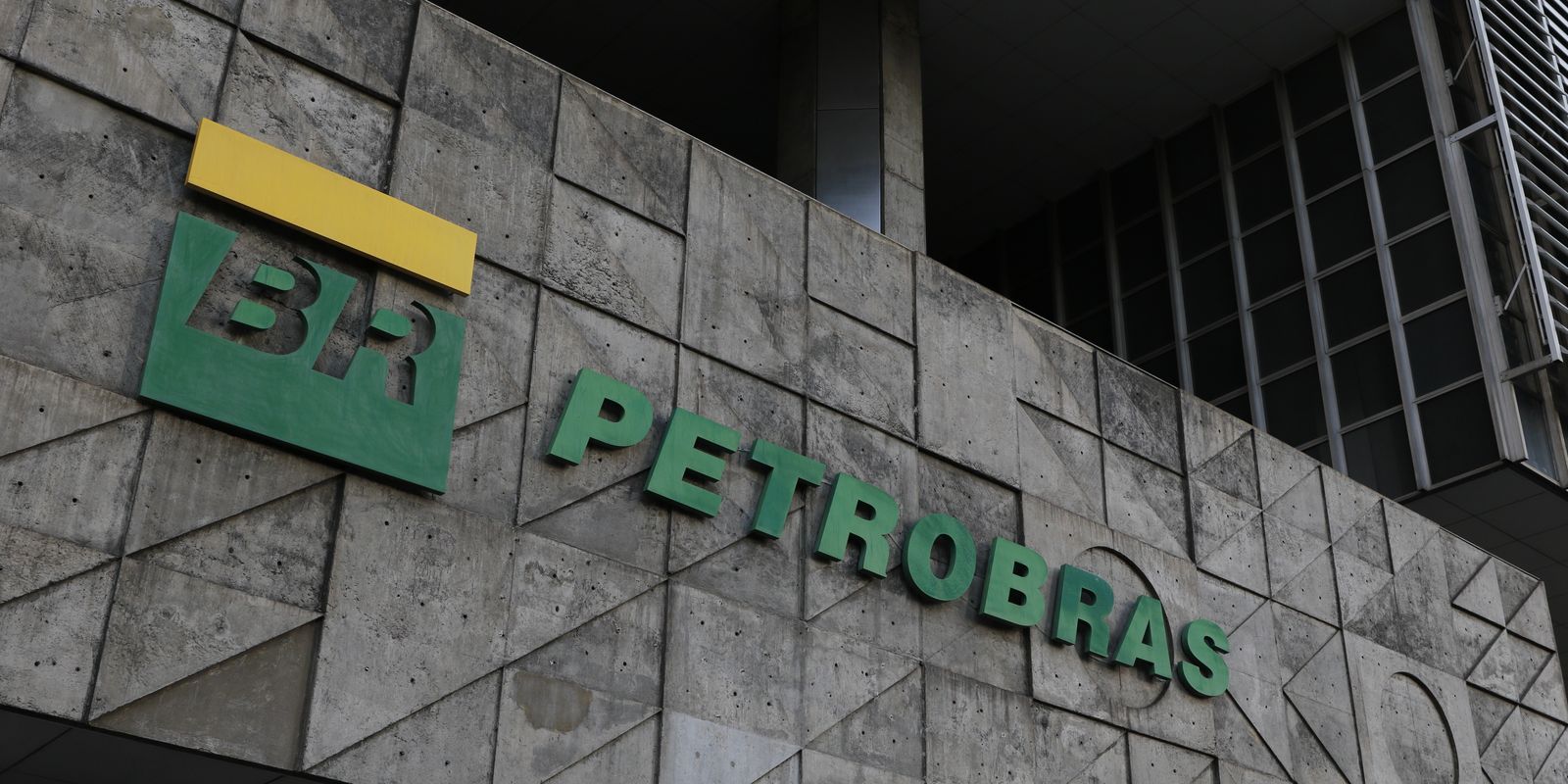 Petrobras registra lucro recorde e produção histórica