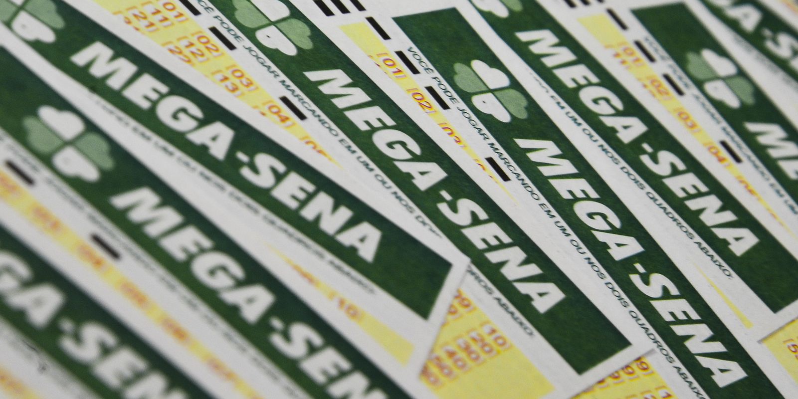 Mega-Sena acumula prêmio de R$ 165 milhões