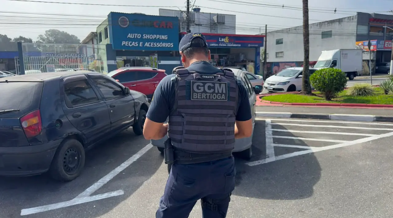 Operação retira veículos abandonados de vias públicas em Indaiatuba para melhorar segurança e mobilidade
