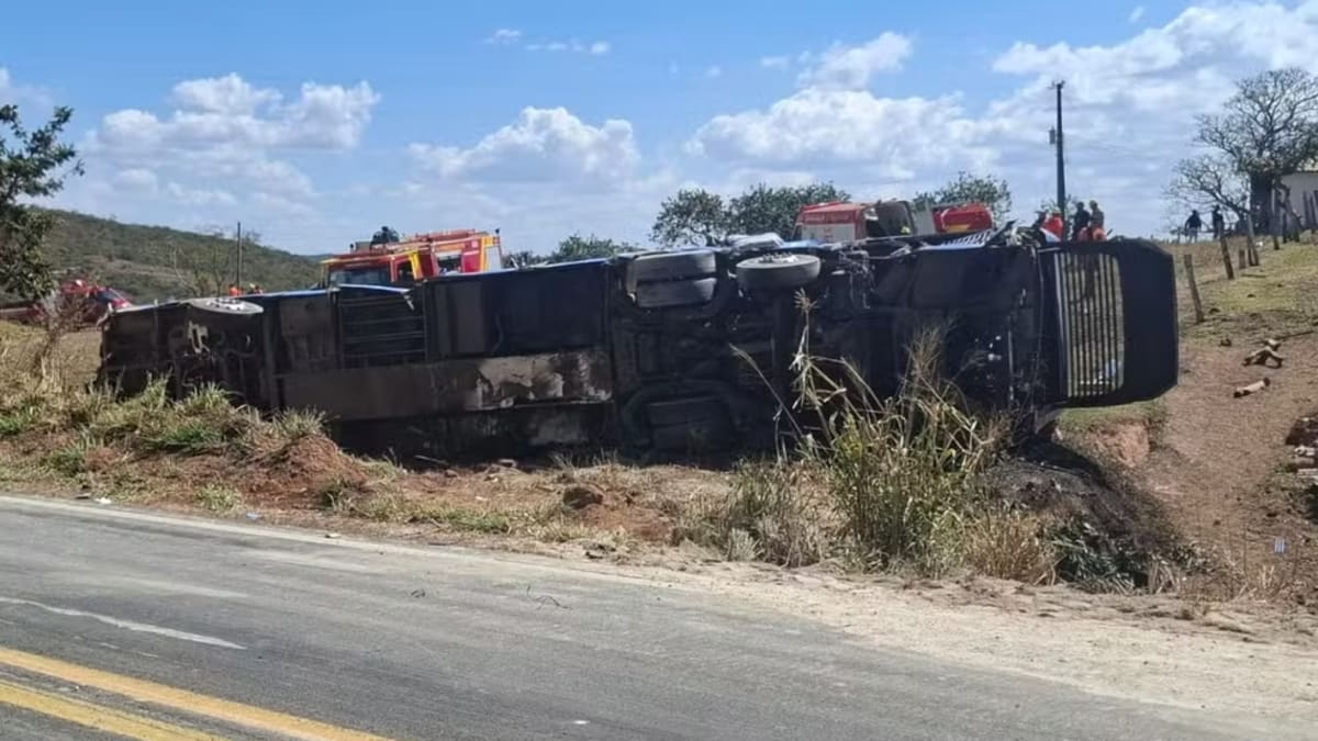 Acidente na GO-010 em Luziânia deixa cinco mortos e oito feridos graves