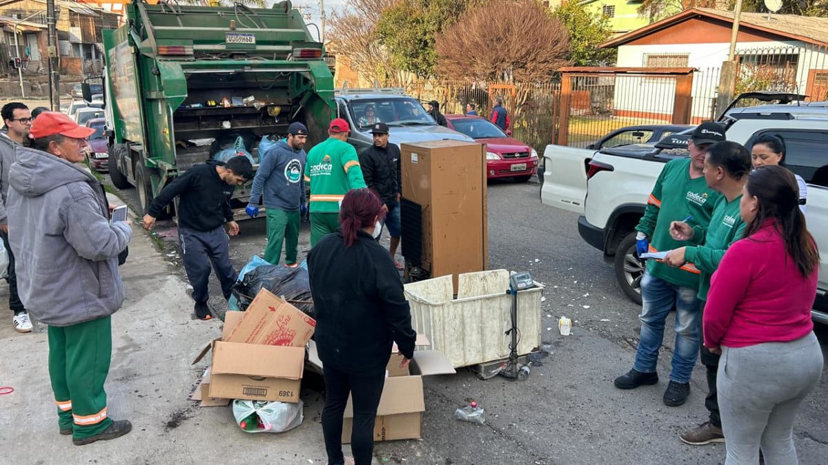 Programa Troca Solidária promove troca de resíduos por alimentos em bairros de Caxias do Sul