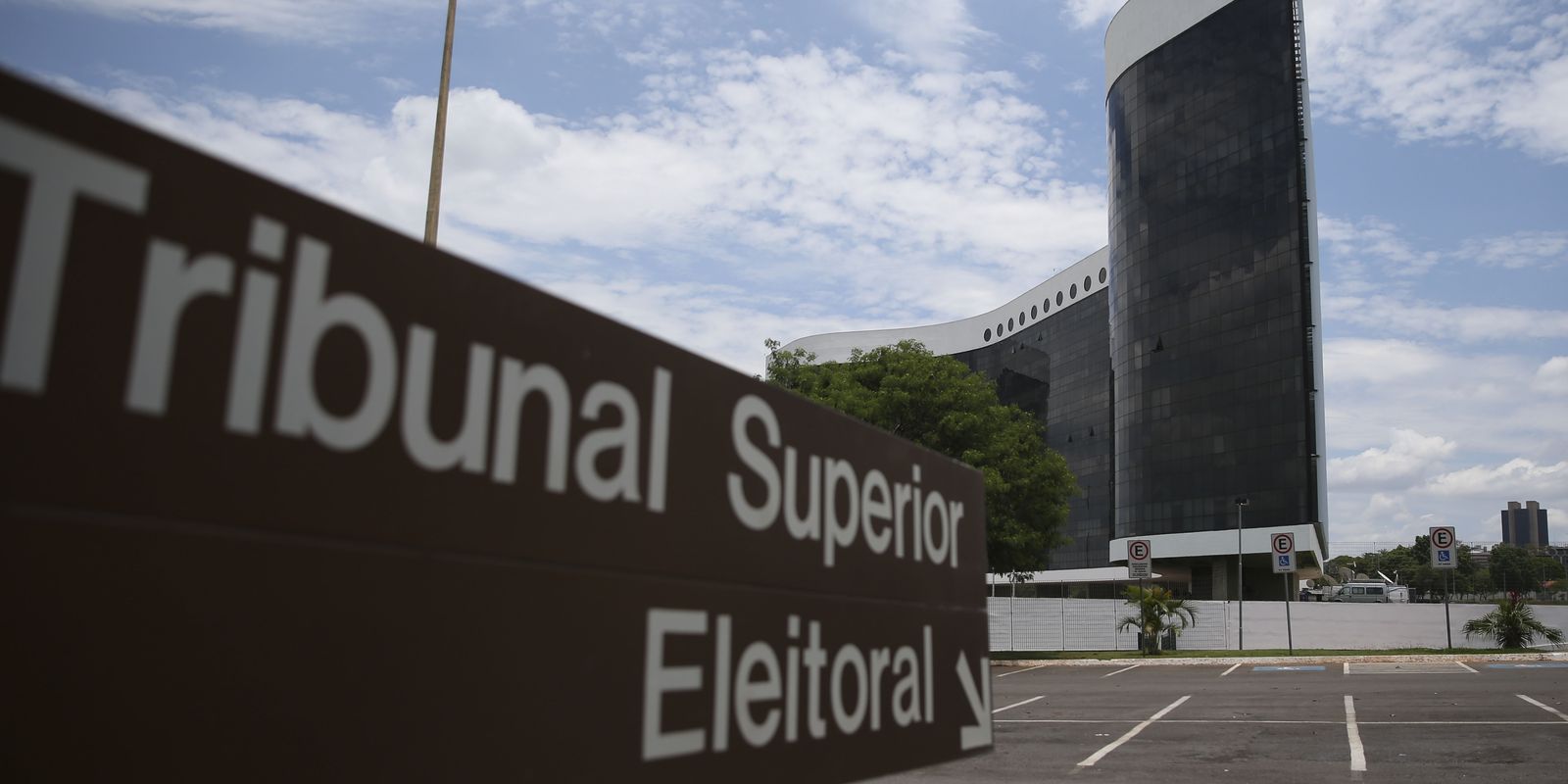 TSE cria conselho para combater desinformação nas eleições
