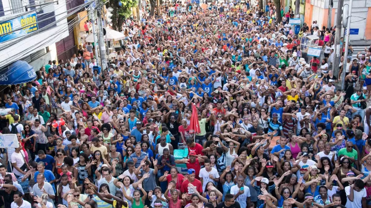 Marcha para Jesus reúne público em caminhada pela orla de Salvador neste sábado