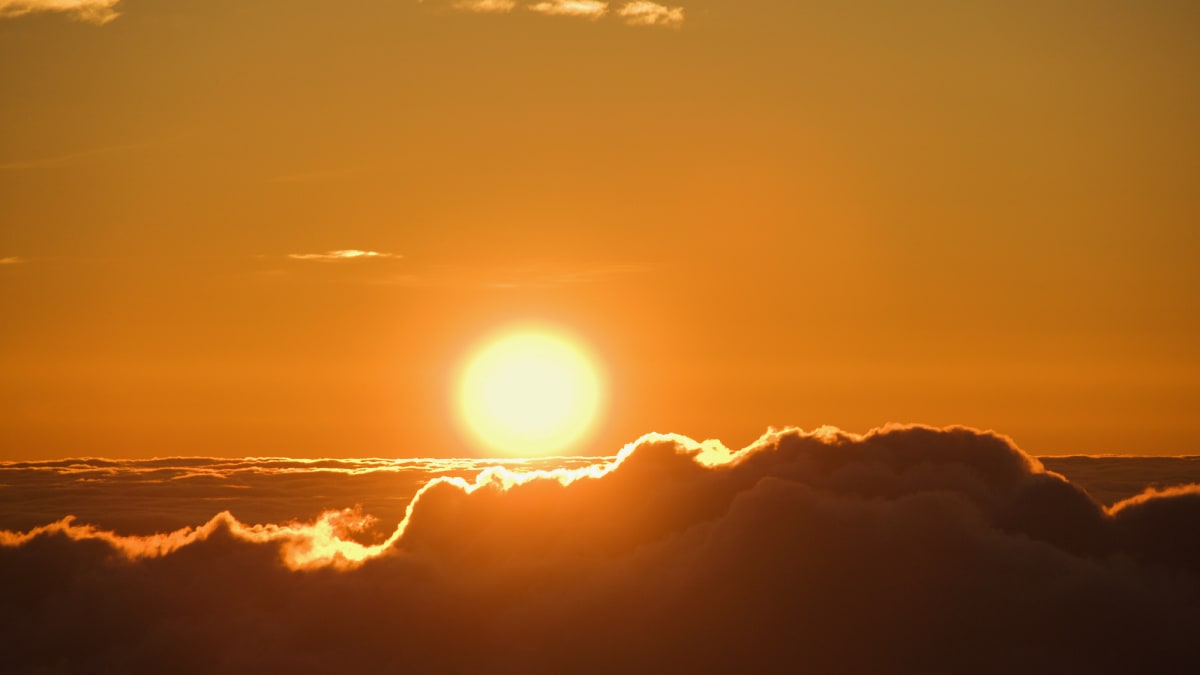 Belo Horizonte enfrenta onda de calor com temperaturas próximas a 33°C e baixa umidade do ar