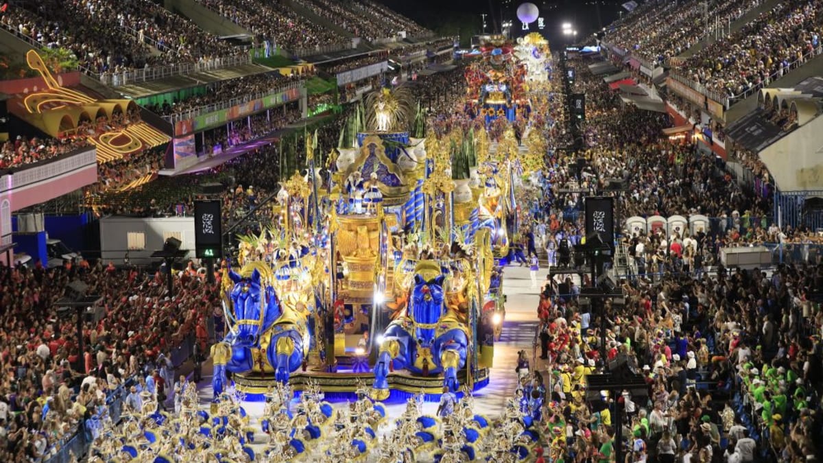 Ingressos para arquibancadas do Sambódromo no Carnaval 2027 começam a ser vendidos
