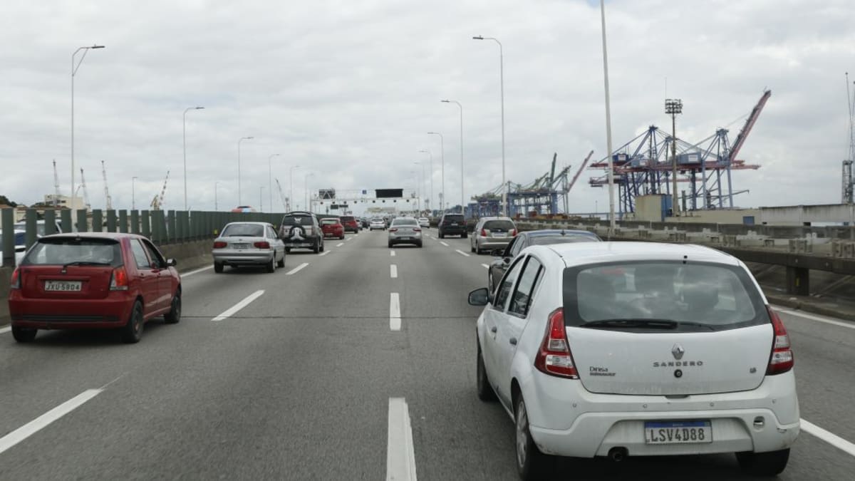 Tráfego mais leve no Rio de Janeiro com ponto facultativo e alerta de ventos fortes