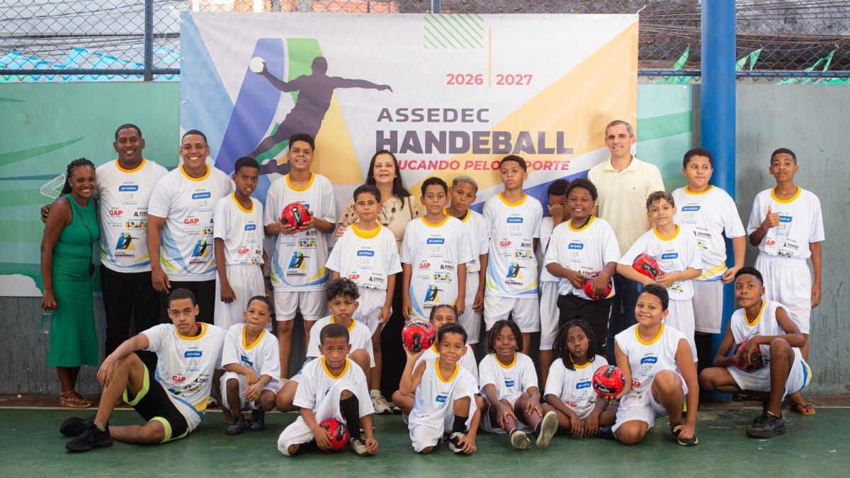 Projeto de handebol oferece aulas gratuitas para 100 jovens em Pernambués