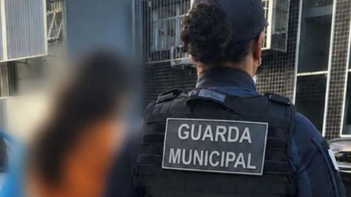 Mulher com mandado de prisão por roubo é capturada em Caxias do Sul