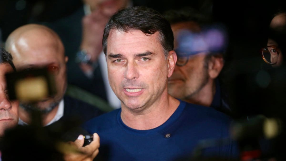 Flávio Bolsonaro anuncia apoio a Carlos Bolsonaro e Caroline de Toni em Santa Catarina