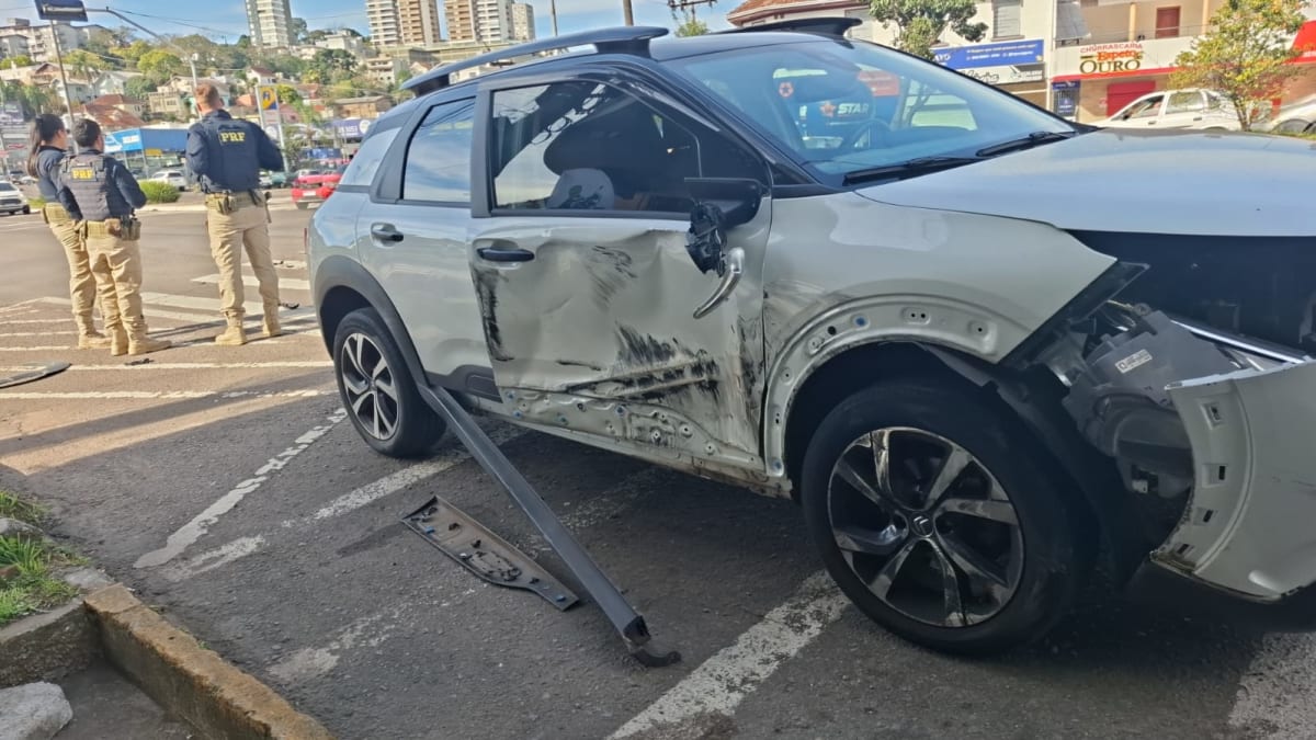 Colisão entre caminhão e carro causa lentidão em rodovia e mobiliza Polícia Rodoviária Federal