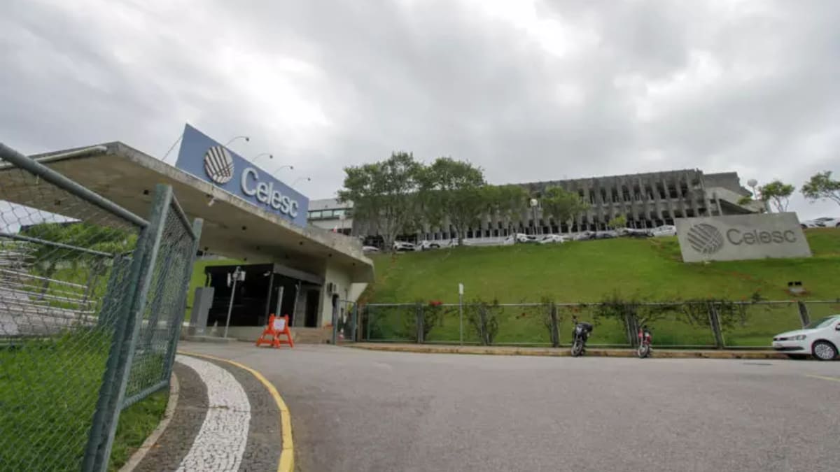 Celesc abre concurso para cadastro reserva com salários de até R$ 6,9 mil
