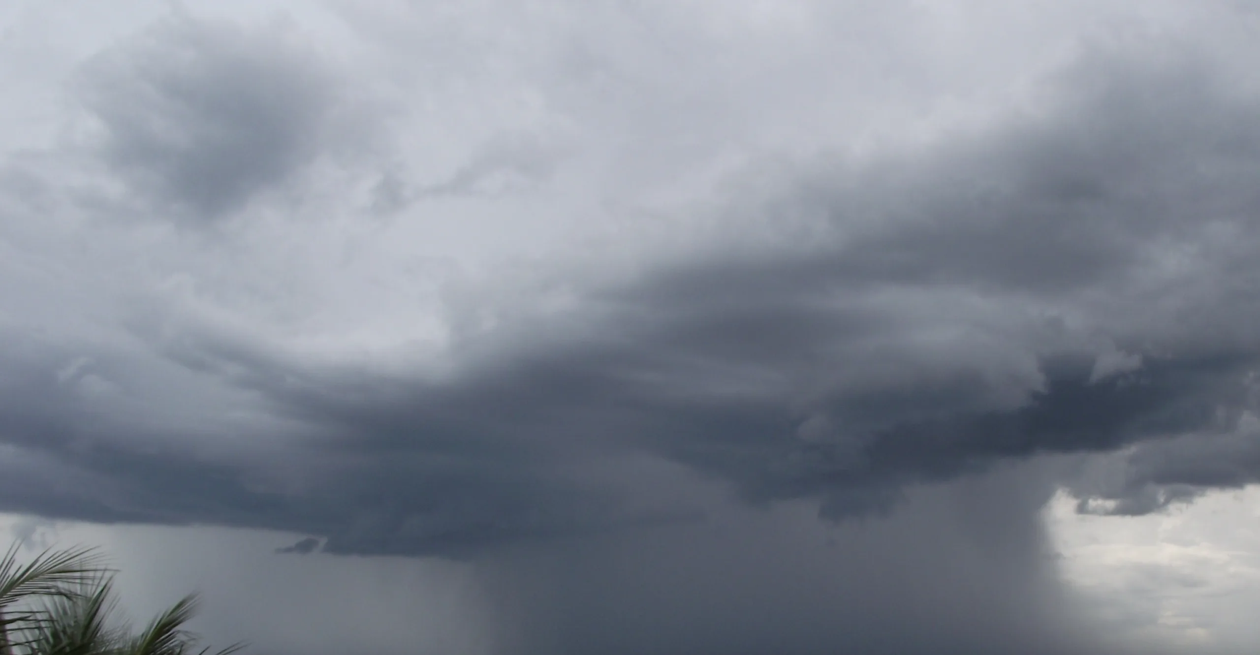 Rio Grande do Sul recebe alerta do INMET para temporais com risco de vento forte e granizo