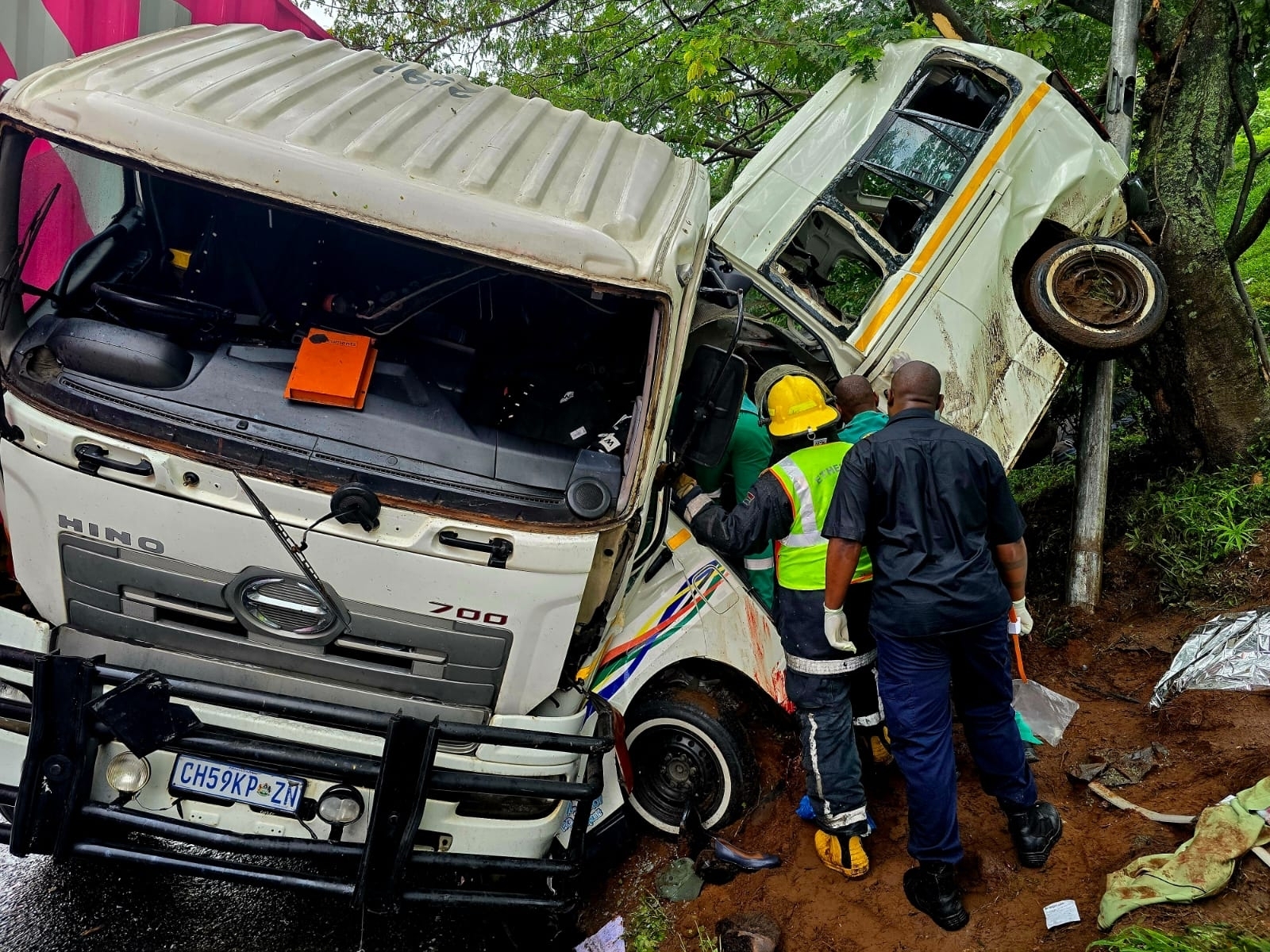 Colisão entre microônibus e caminhão deixa 11 mortos na África do Sul