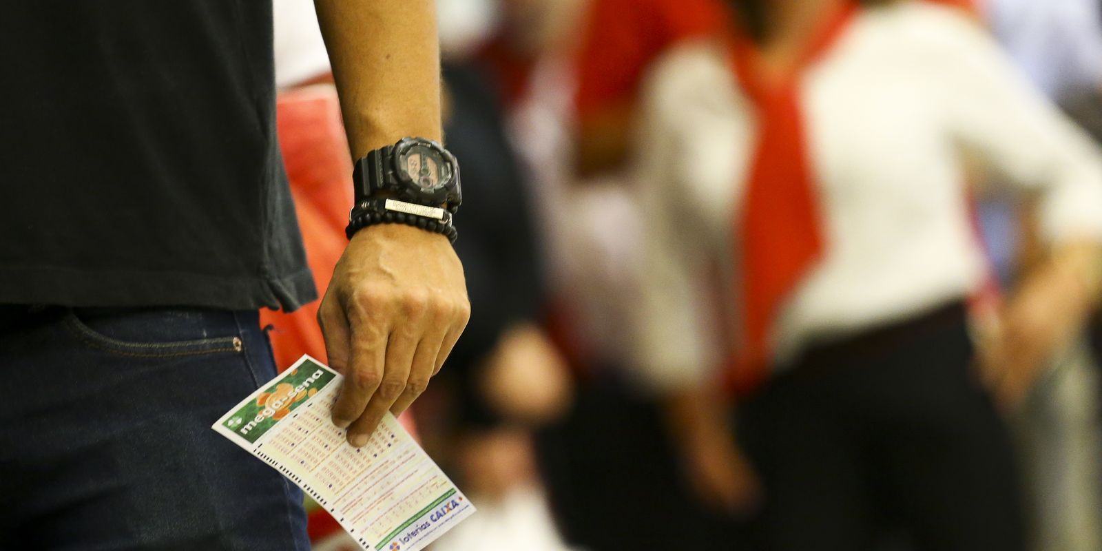 Mega-Sena acumula e prêmio chega a R$ 115 milhões