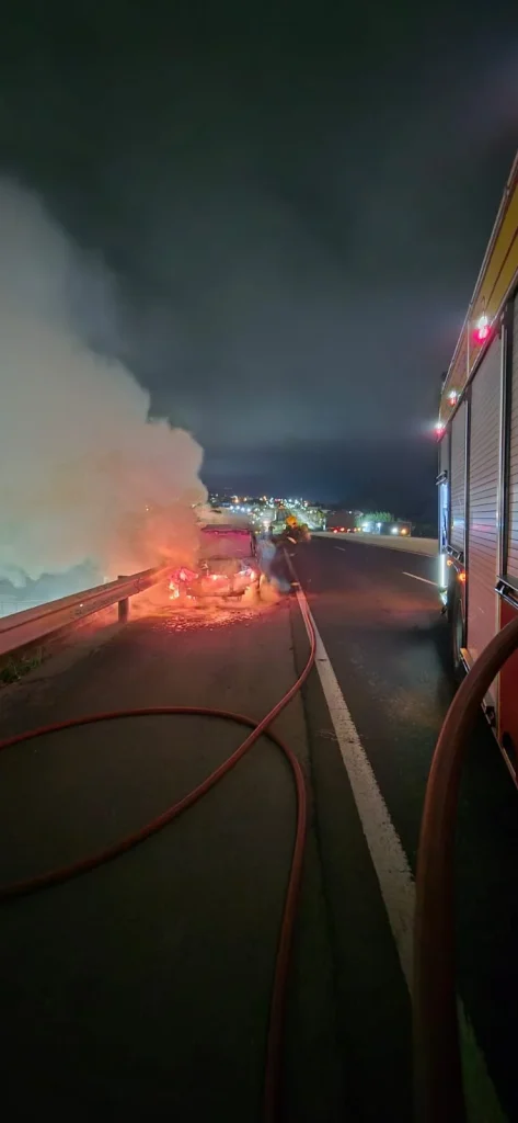 Incêndio destrói veículo na BR-282 em Lages