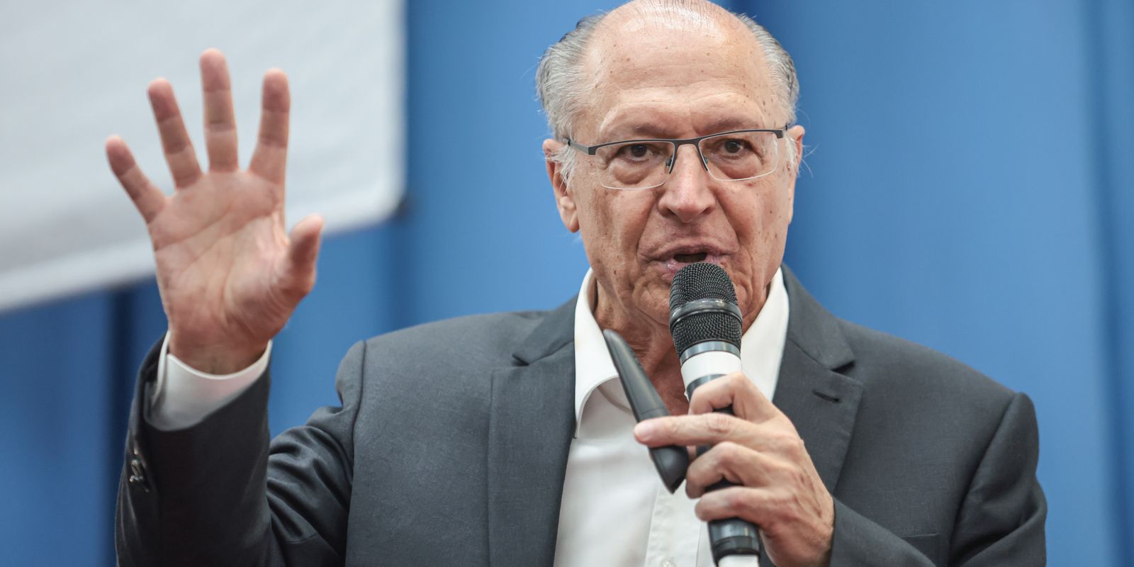 Alckmin elogia suspensão de penduricalhos no serviço público