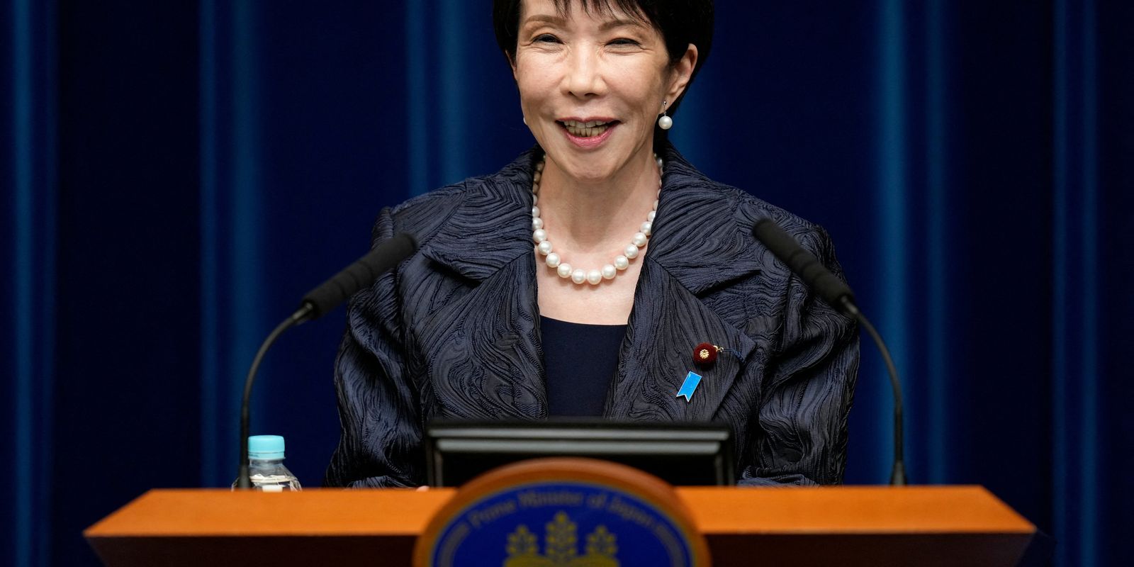 Vitória histórica da primeira-ministra japonesa abre caminho para cortes de impostos