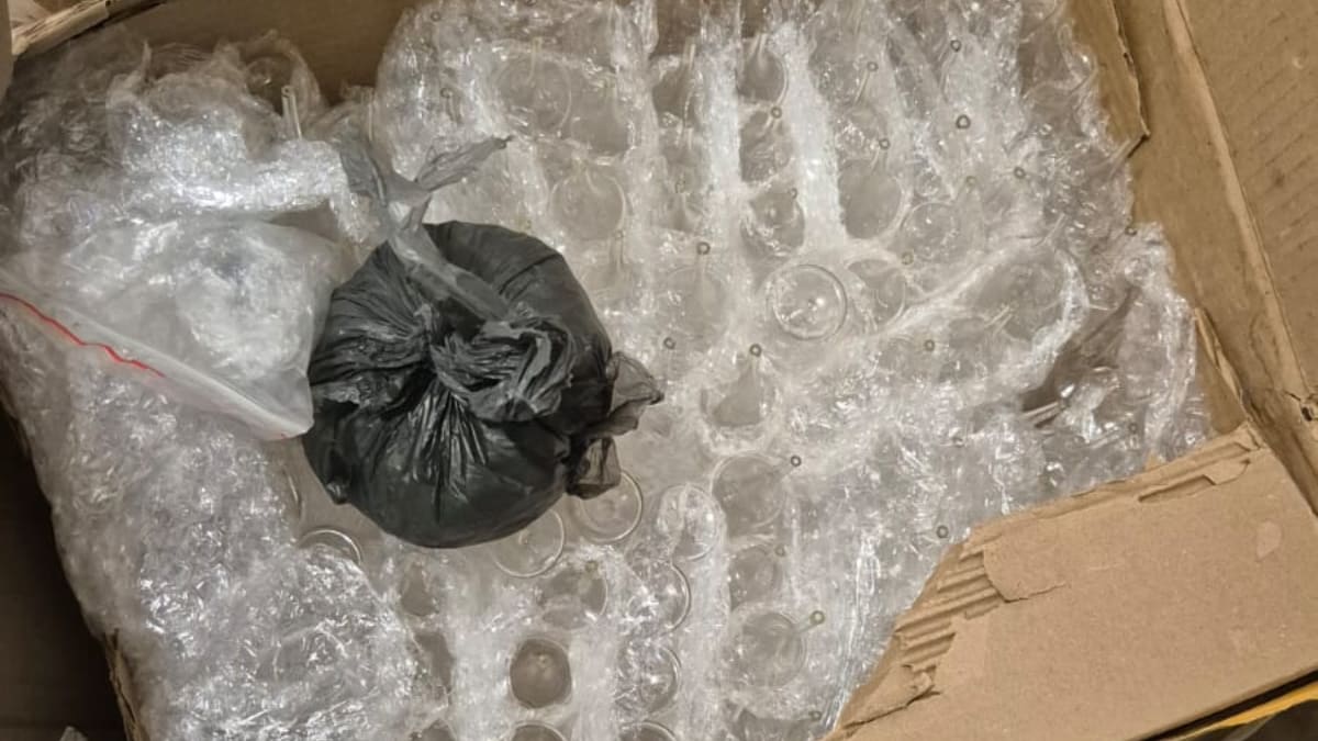 Homem é preso com lança-perfume durante operação da Polícia Civil na Grande Florianópolis