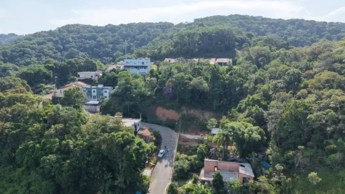 Samae normaliza abastecimento de água na rua Eugênio Brandt, em Brusque