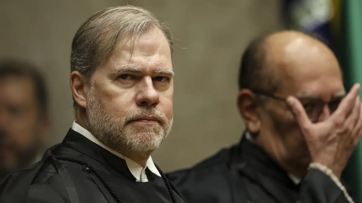 Ministro Dias Toffoli determina envio de dados de celulares apreendidos no caso Banco Master à Polícia Federal