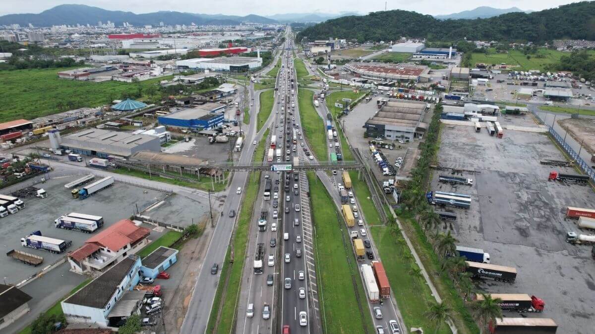Filas quilométricas marcam sábado de Carnaval na Grande Florianópolis